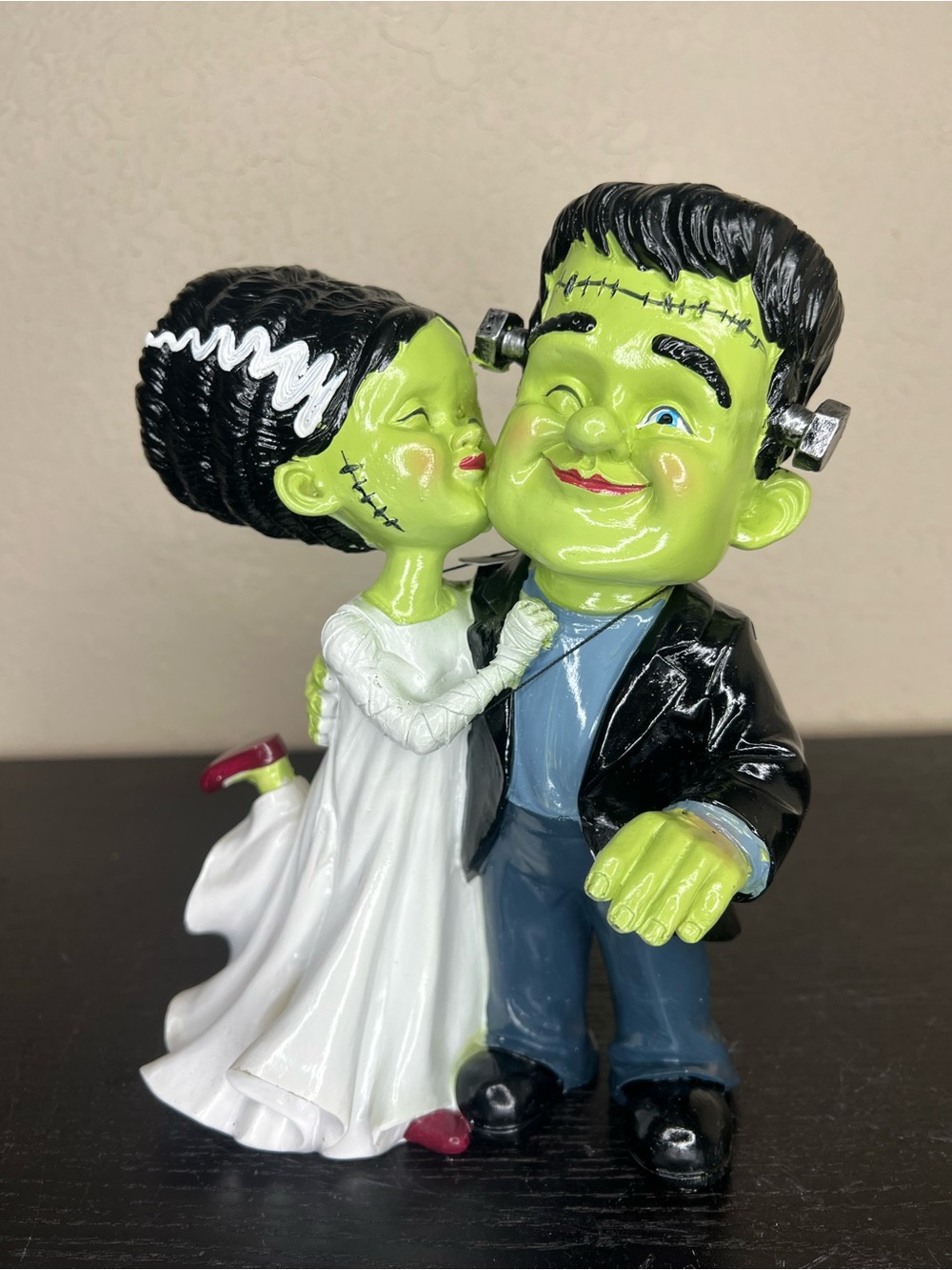 NEW Lab No 10.31 Bride of Frankenstein & Frankenstein Kissing Figurine